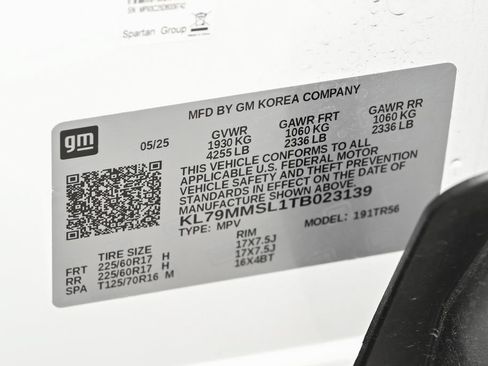 Used 2026 Chevrolet Trax LT w/ LPO, Blackout Package FWD image 17