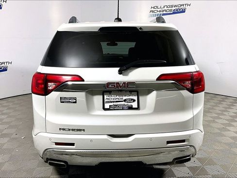 Used 2019 GMC Acadia Denali w/ Technology Package FWD image 4
