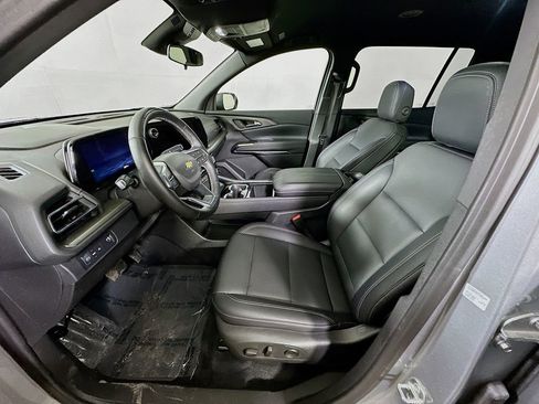 Used 2025 Chevrolet Traverse LT image 15
