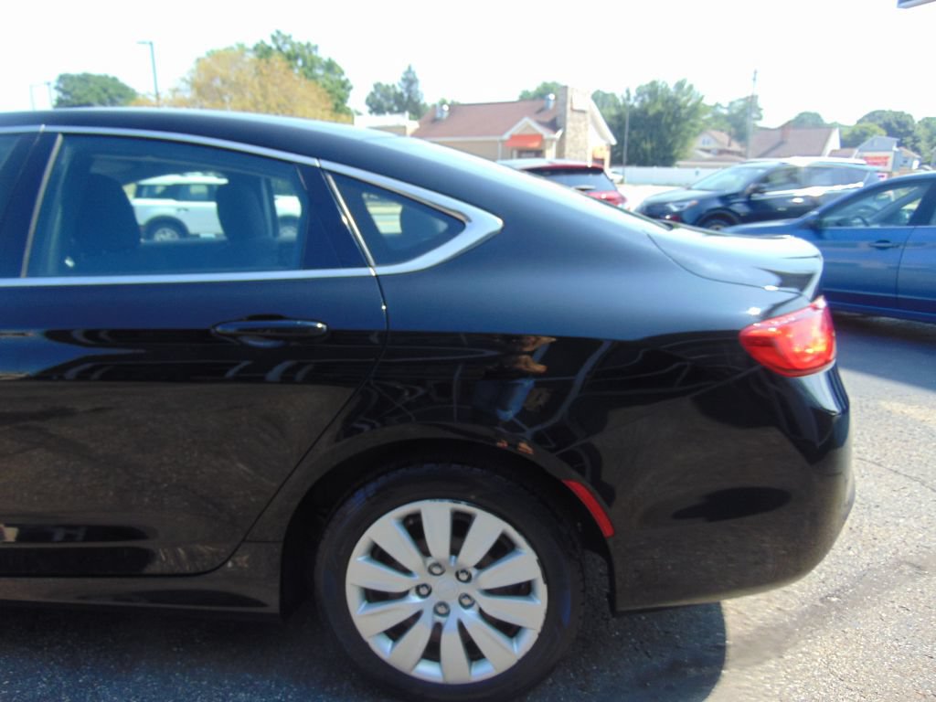 Used 2016 Chrysler 200 LX FWD image 13