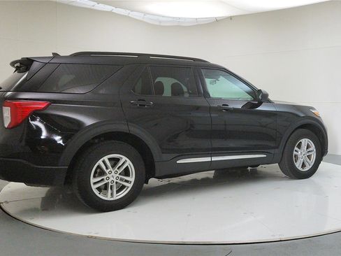 Used 2023 Ford Explorer XLT image 8