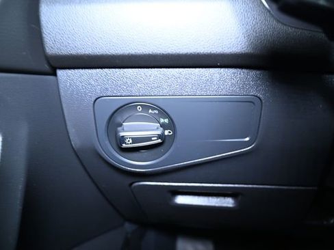 Used 2022 Volkswagen Tiguan SE image 39