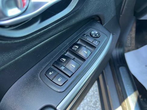 Used 2019 Jeep Cherokee Limited AWD/4WD image 15