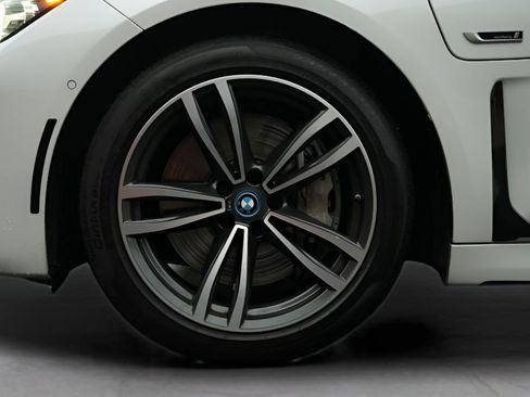 Used 2022 BMW 745e xDrive w/ M Sport Package AWD/4WD image 15