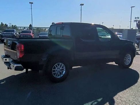 Used 2020 Nissan Frontier SV image 8