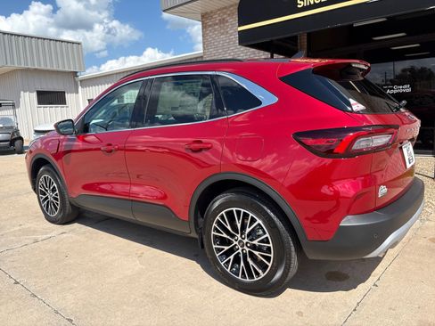 New 2025 Ford Escape PHEV image 10