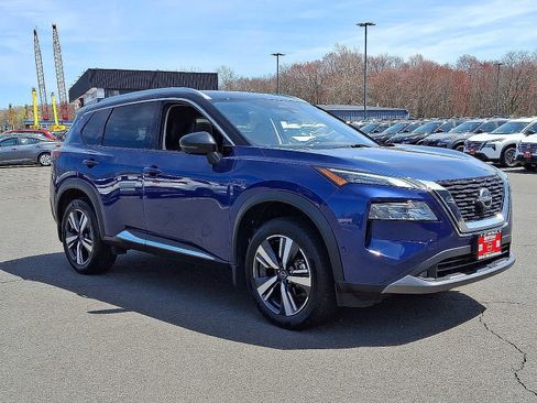 Used 2022 Nissan Rogue SL w/ SL Premium Package image 3