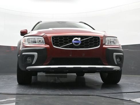 Used 2015 Volvo XC70 T6 w/ Proximity Package AWD/4WD image 22