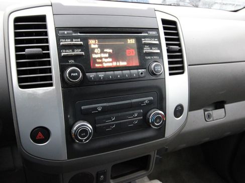 Used 2014 Nissan Frontier SV image 17