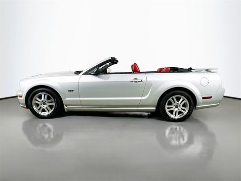 Used 2005 Ford Mustang GT Premium image 4