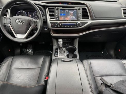 Used 2019 Toyota Highlander Limited image 12