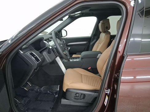 New 2026 Land Rover Discovery Limited Edition image 5