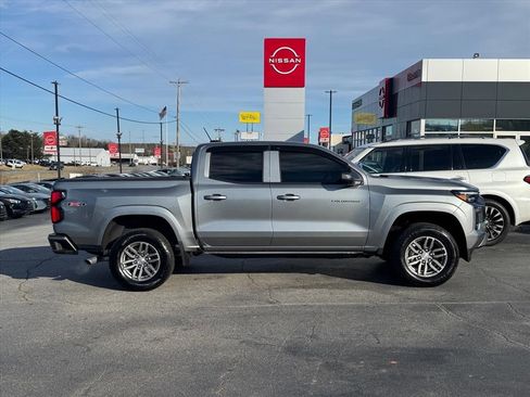 Used 2025 Chevrolet Colorado LT w/ LT Convenience Package image 2