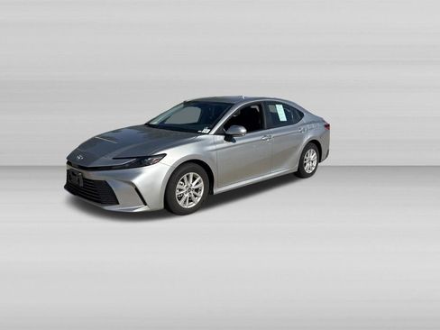Used 2026 Toyota Camry LE FWD image 8