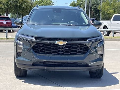 Used 2025 Chevrolet Trax LT FWD image 7