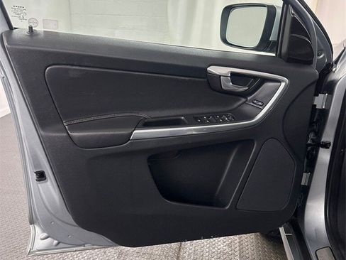 Used 2017 Volvo XC60 T6 R-Design w/ Climate Package image 9