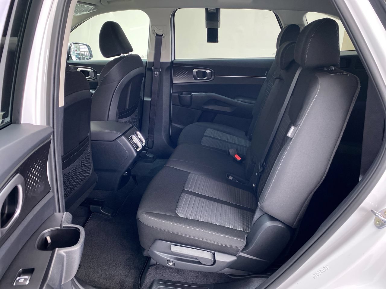 Certified 2026 Kia Sorento LX FWD image 32