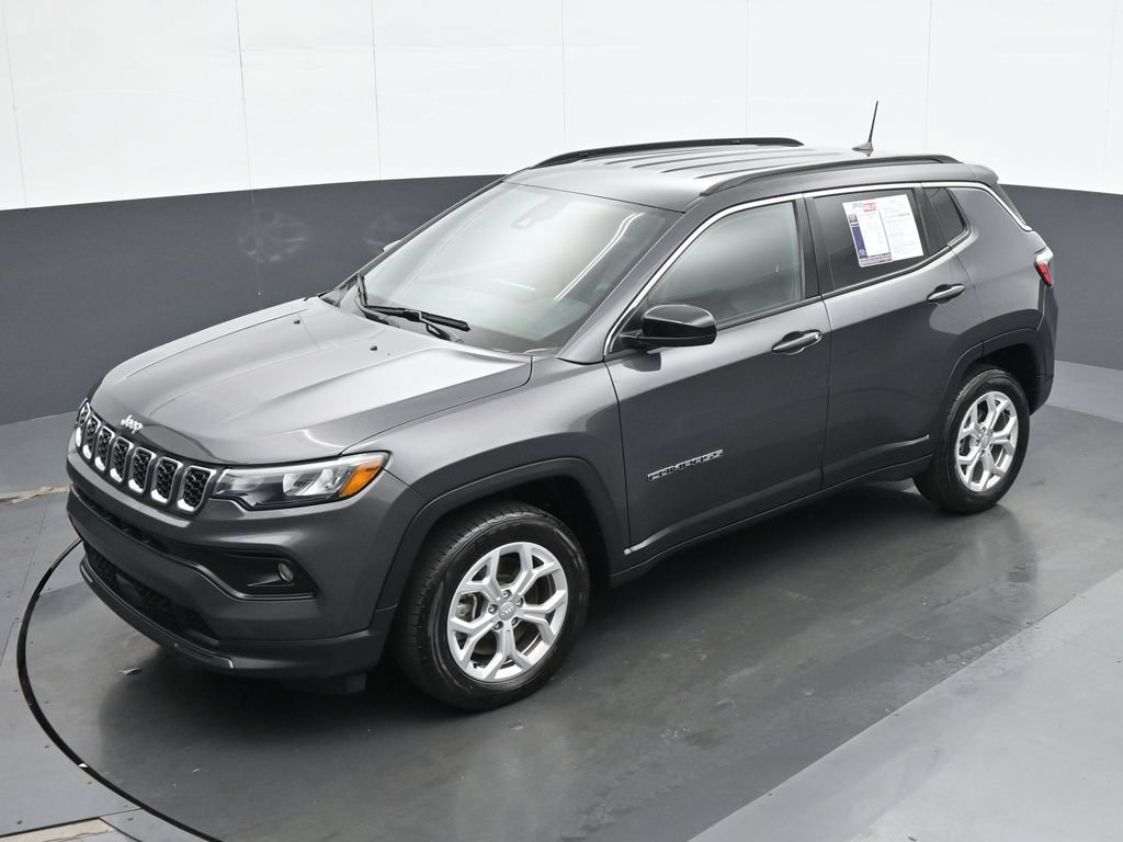 Used 2024 Jeep Compass Latitude AWD/4WD image 17