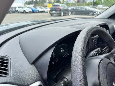 Used 2025 Kia Soul LX w/ LX Technology Package FWD image 34