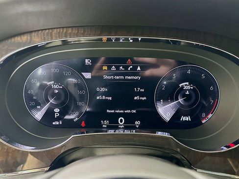 Used 2022 Bentley Bentayga AWD/4WD image 14