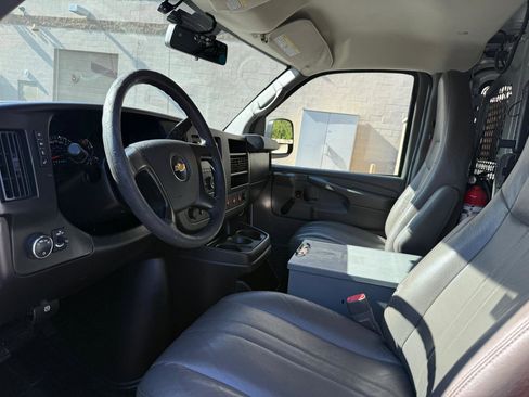 Used 2013 Chevrolet Express 2500 image 15