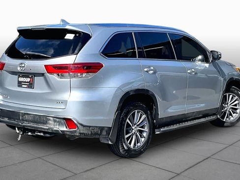 Used 2019 Toyota Highlander XLE FWD image 13