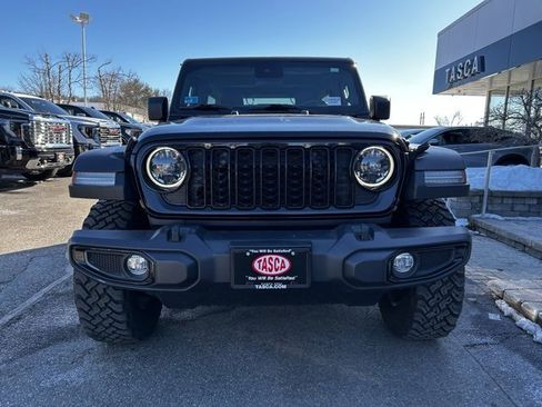 Used 2024 Jeep Wrangler Willys image 2