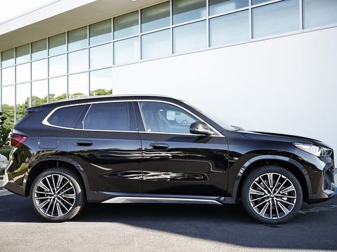 Used 2025 BMW X1 xDrive28i w/ Technology Package image 3