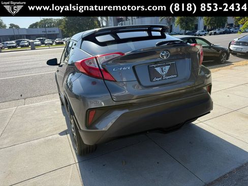 Used 2018 Toyota C-HR XLE FWD image 5