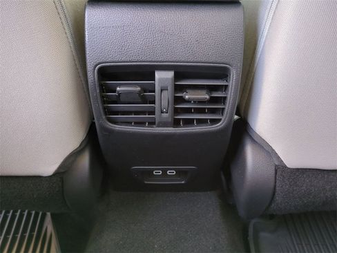 Used 2023 Toyota Corolla Cross LE image 17