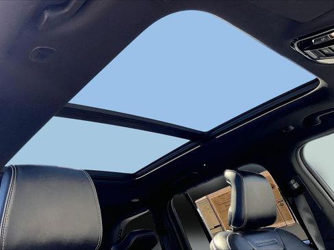 Certified 2023 Jeep Grand Cherokee Overland w/ Luxury Tech Group IV image 17