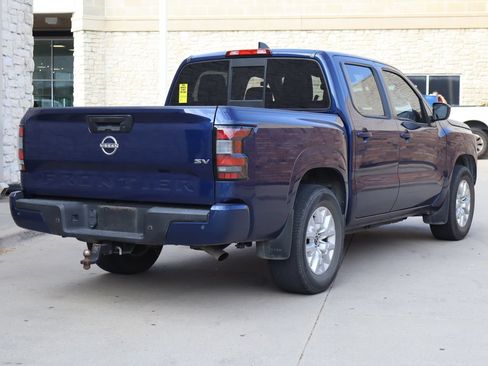 Used 2022 Nissan Frontier SV w/ SV Premium Package RWD image 3