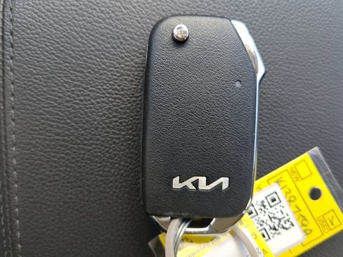 Used 2025 Kia Sportage LX image 32