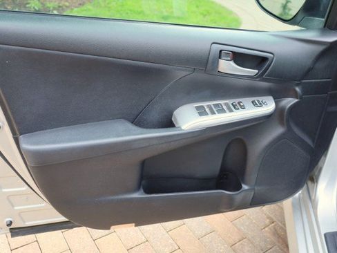 Used 2012 Toyota Camry SE FWD image 17