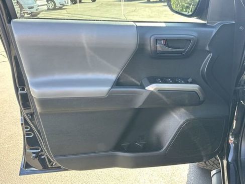 Used 2022 Toyota Tacoma SR5 AWD/4WD image 19