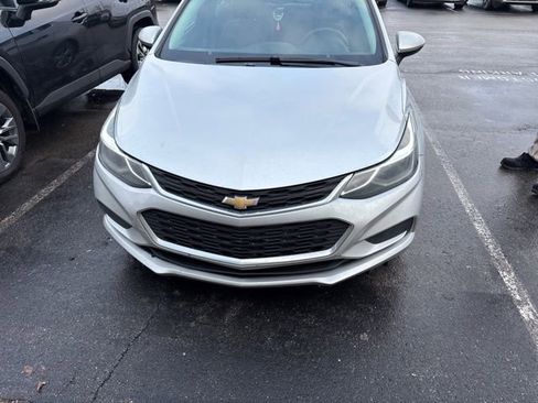 Used 2016 Chevrolet Cruze LT image 2