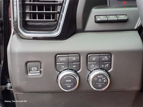 New 2025 GMC Sierra 3500 Denali w/ Technology Package image 18