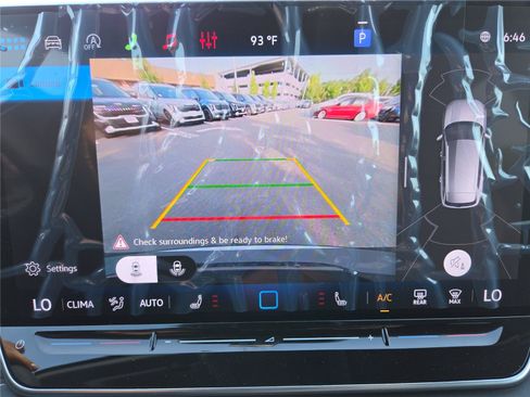 New 2026 Volkswagen Tiguan SE FWD image 22