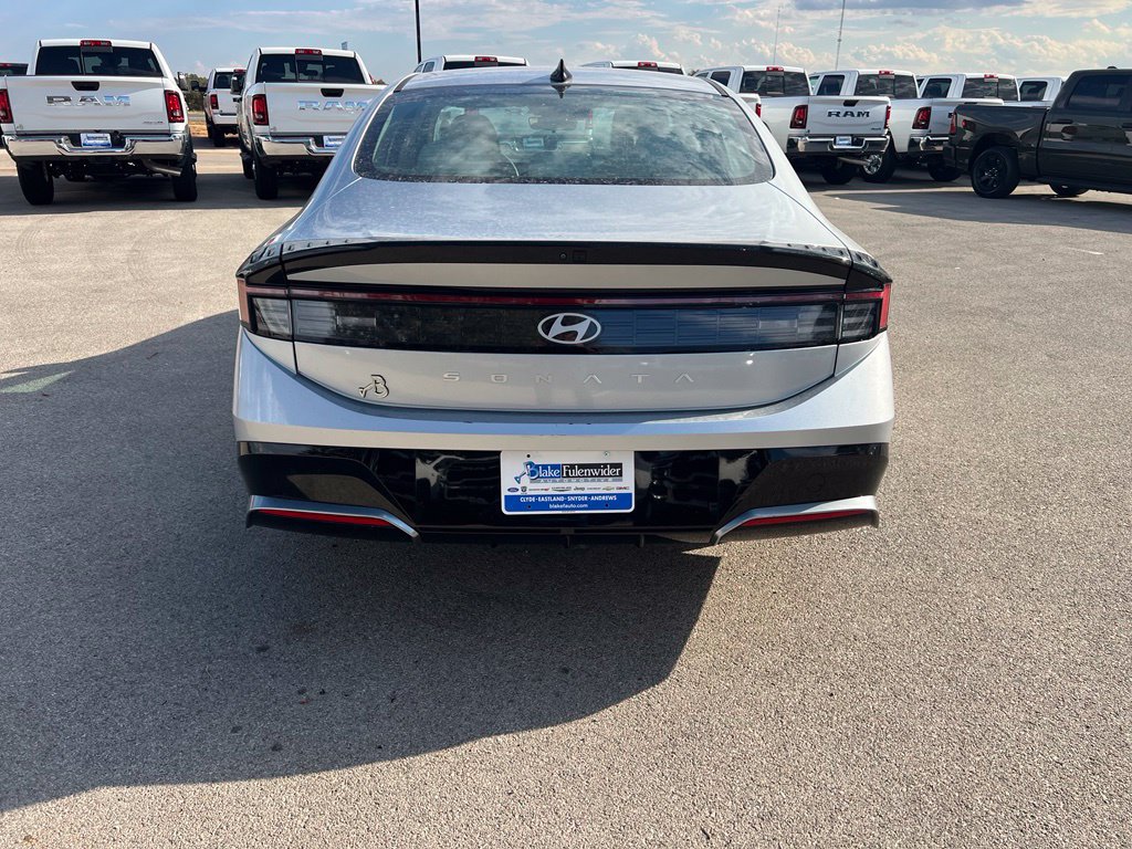 Used 2025 Hyundai Sonata SEL FWD image 4