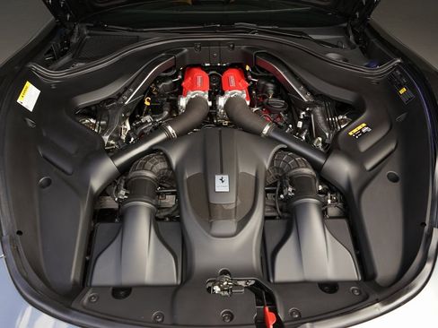 Used 2021 Ferrari Roma image 27