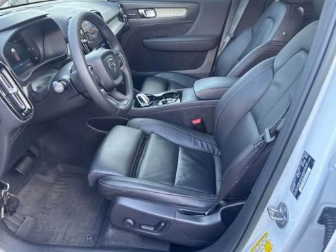 Used 2023 Volvo XC40 B5 Ultimate w/ Protection Package Premier image 5