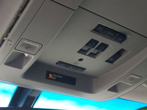 Used 2018 Chevrolet Silverado 1500 LTZ image 18