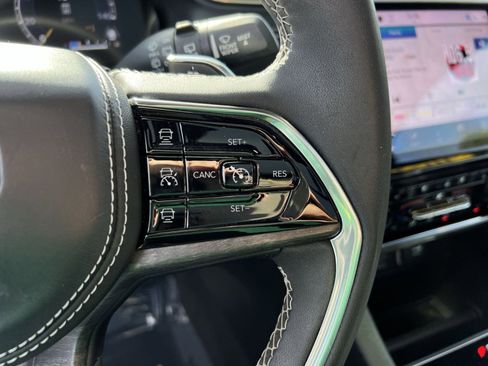 Used 2023 Jeep Grand Cherokee Overland image 35