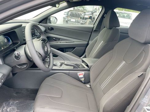 Used 2025 Hyundai Elantra Sport image 37