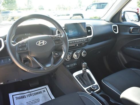 Used 2024 Hyundai Venue Limited image 16