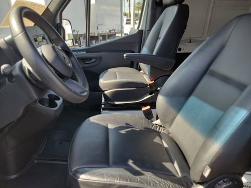 Used 2025 Mercedes-Benz Sprinter 2500 image 24