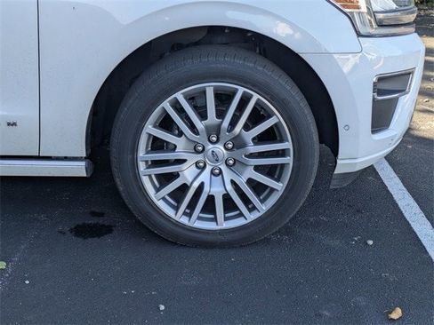 Certified 2022 Ford Expedition Platinum image 4
