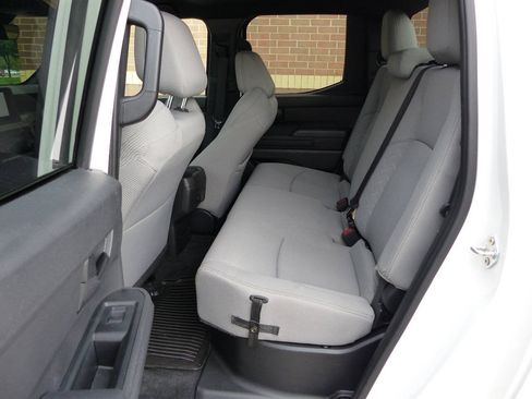 Used 2025 Toyota Tacoma SR5 AWD/4WD image 46