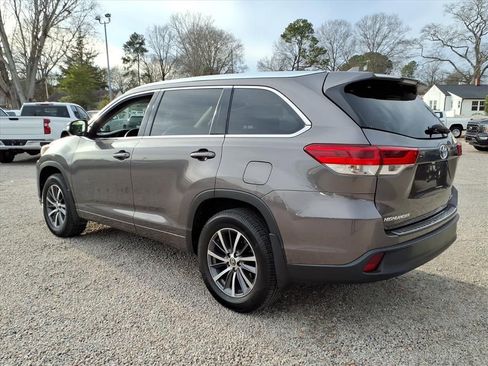 Used 2017 Toyota Highlander XLE image 5