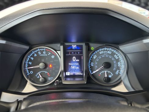 Used 2022 Toyota Tacoma TRD Sport w/ Technology Package AWD/4WD image 14